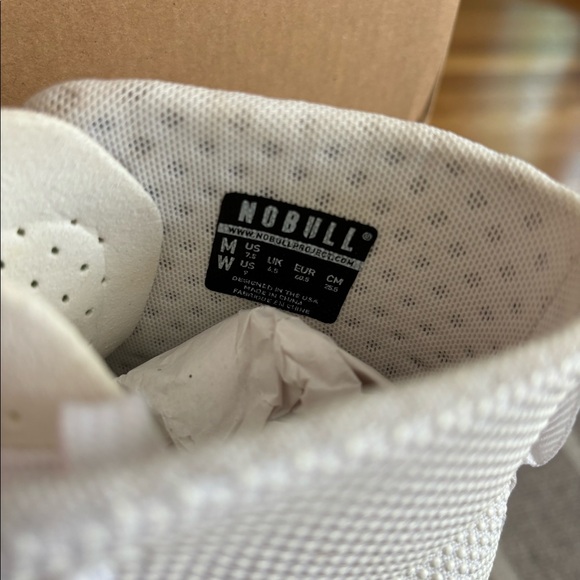 White Nobull Impact Trainer+ men’s 7.5 woman’s 9, excellent used condition! - Picture 6 of 6